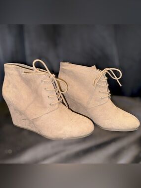 Women's Tan Wedge Ankle Boots -10